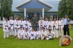 Silat Dan Karate Semarakan Apel Personel