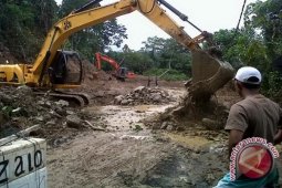 Rute Krui-Liwa sudah bisa dilintasi kendaraan