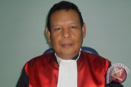 Profil - Hakim Aswardi Idris : Patuhi Kode Etik