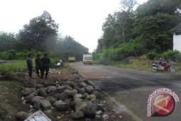 TNI Amankan Jalan Lintas Curup-lubuklinggau