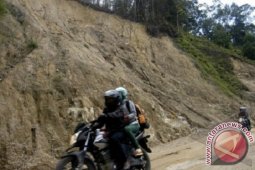 Jalan Sungaipenuh Sumbar rawan longsor