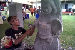 Tujuh Pematung Tunjukkan Kemampuan di Nusa Dua Fiesta