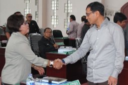 Berjabat Tangan