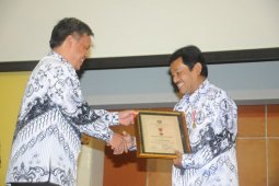 Bupati Bogor raih penghargaan Dwi Praja Nugraha