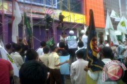 Warga Muslim Bogor demo tempat karaoke