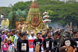 Kirab Tumpeng