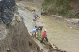 Membendung Sungai