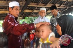 Tradisi Meminyaki Rambut Yatim