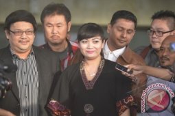 Pedangdut Rya Fitria Jadi Saksi Akil