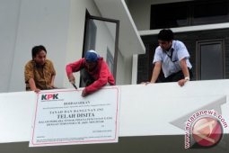 KPK Sita 2 Rumah Akil  di Pontianak
