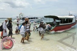 Lima Pasang Wisatawan Mancanegara Ikuti Lomba Busana ke Pura