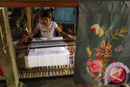 Sarung Tenun Sutra Mandar