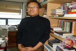Pergulatan Profesor Koh Young dengan sastra Indonesia