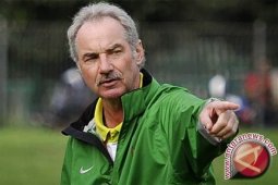 Hey... Alfred Riedl kembali!