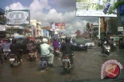 Air Pasang Genangi Sejumlah Jalan Rendah Pontianak
