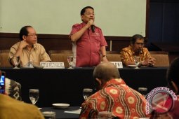 H. Leman Tawarkan HLC