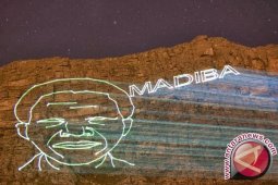 "Mandela" pertemukan Obama dan Castro