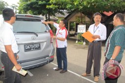 Kejari Banjarbaru Bagikan 1.000 Stiker Anti-korupsi