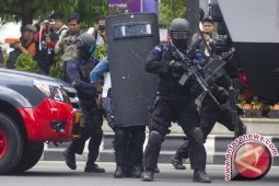 Polisi geledah sebuah gudang terkait aksi terorisme