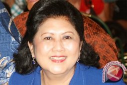 Ibu Ani berangkatkan sepeda dan jalan gembira Hari Ibu