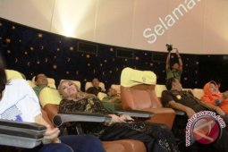PJRT Datangkan Proyektor Pemutar Film Tiga Dimansi