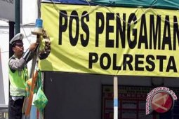 Bhabinkamtibmas Bantu Amankan Natal Dan Tahun Baru