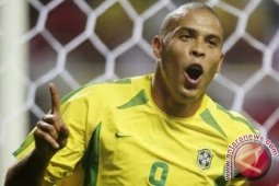 Ronaldo dukung Messi raih Ballon d'Or