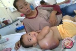 Bocah 9 bulan butuh uluran tangan