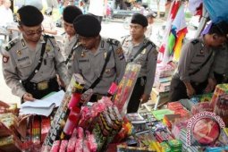 Penjual Petasan Diancam Kurungan 12 Tahun