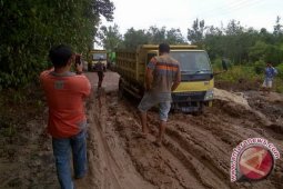 Jalan Sosok - Tayan Harus Tender Ulang