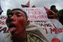 Demo Refleksi Akhir Tahun