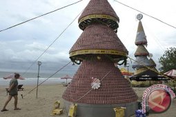 Pohon Natal Kaleng Bir