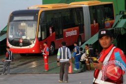 Bus TransJakarta Tiba