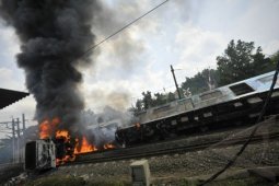 6 Meninggal Kecelakaan Komuter Serpong - Tanah Abang