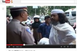 Pria bersorban yang memarahi polisi jadi tersangka