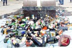 Pemkot Bekasi musnahkan 10.604 botol minuman keras