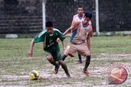 BANJARMASIN KALAHKAN HST