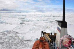 SEMUA PENUMPANG DISELAMATKAN DARI KAPAL RUSIA YANG TERDAMPAR DI ANTARTIKA