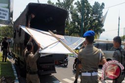 Panwaslu Apresiasi Satpol PP Bersihkan Peraga Kampanye