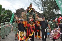Dua Prajurit Kompi 141/AYJP Terima Penghargaan