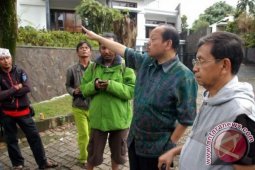 Penyidik KPK Geledah Rumah Sutan Bhatoegana