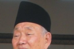 Jos Soetemo: Duduk Satu Meja