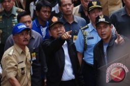 Wapres Boediono pantau lokasi banjir di Manado 