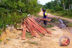 Warga Penajam Tolak Bantuan "Aladin"