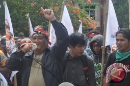 Sumpah DPRD Diwarnai Unjukrasa