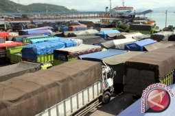 Pasokan sayur dan buah dari Sumatera nyaris tidak ada