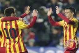Hattrick Tello Bawa Barcelona Kalahkan Levante