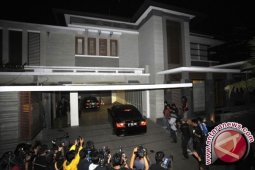 Belasan Mobil Mewah Wawan Disita KPK