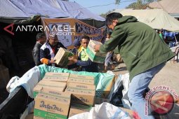 KWPB Salurkan Bantuan Pengungsi Sinabung