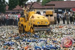 Polda Malut musnahkan 12,8 ton miras